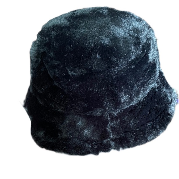NWT Beautiful Faux Fur Bucket Hat - Picture 4 of 6